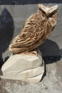 drevena-socha-sova-naucny-chodnik-maginhrad