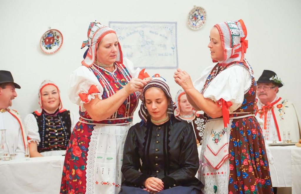 vlachovska-zavijanka-1-folklor-kroje-svadba