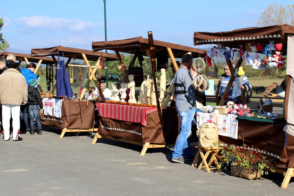 Ľudový jarmok, mitrovanie