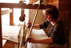 lubomira-zilkova-krosna-tkanie-ludova-kultura