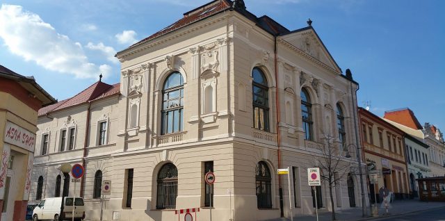 Radnica Lučenec, v ktorej sídli Mestské múzeum Lučenec