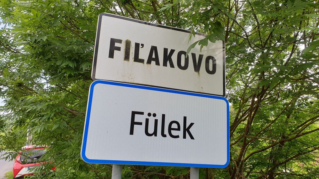 Tabule s označením obcí v jazykoch menšín