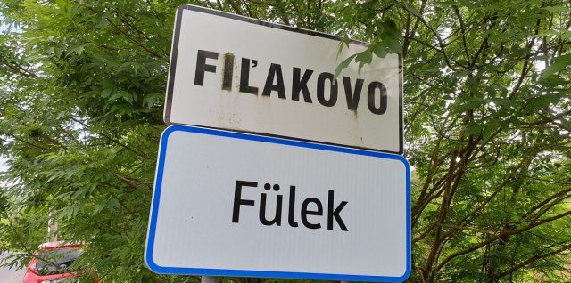 Tabule s označením obcí v jazykoch menšín