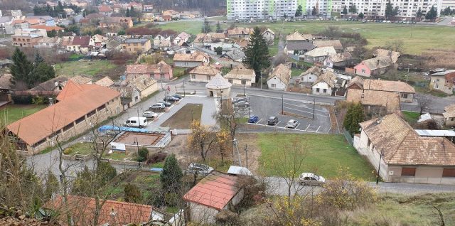 Budované parkovisko pod Fiľakovským hradom