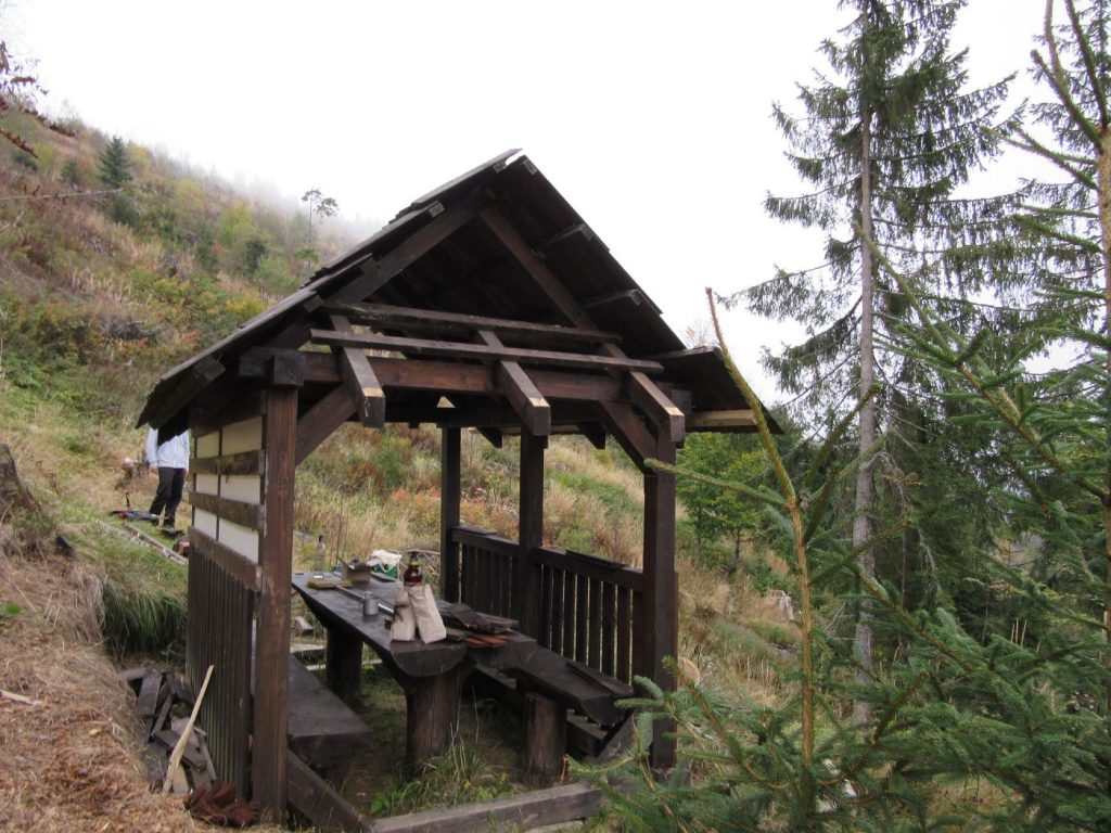 Prístrešok pri prameni Rimavy