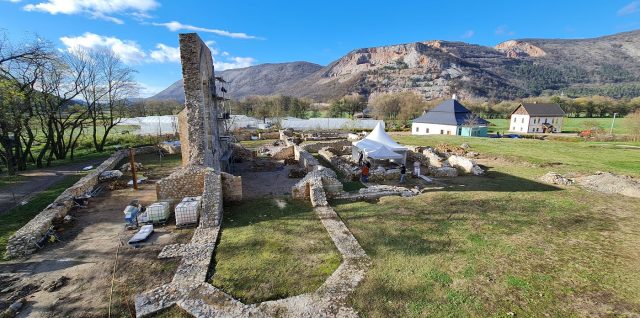 Gombasek, ruiny kostola