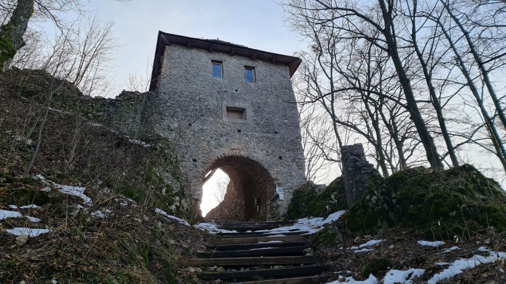 Hrad Muráň - vstupná brána