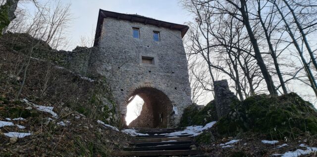 Hrad Muráň - vstupná brána