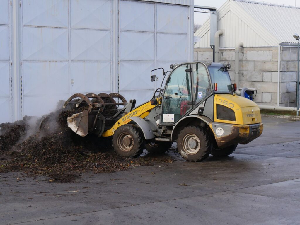 Kompostáreň , kompost