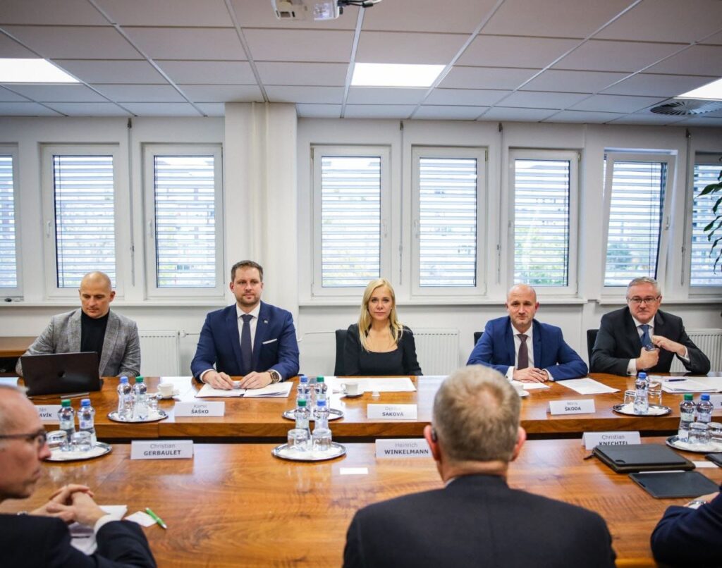 Denisa Saková počas rokovaní s firmou Wnkelmann. Foto: Facebook.com/Denisa Saková