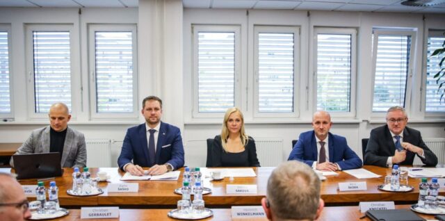 Denisa Saková počas rokovaní s firmou Wnkelmann. Foto: Facebook.com/Denisa Saková