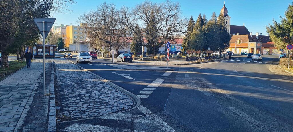 Vynovená križovatka vo Fiľakove