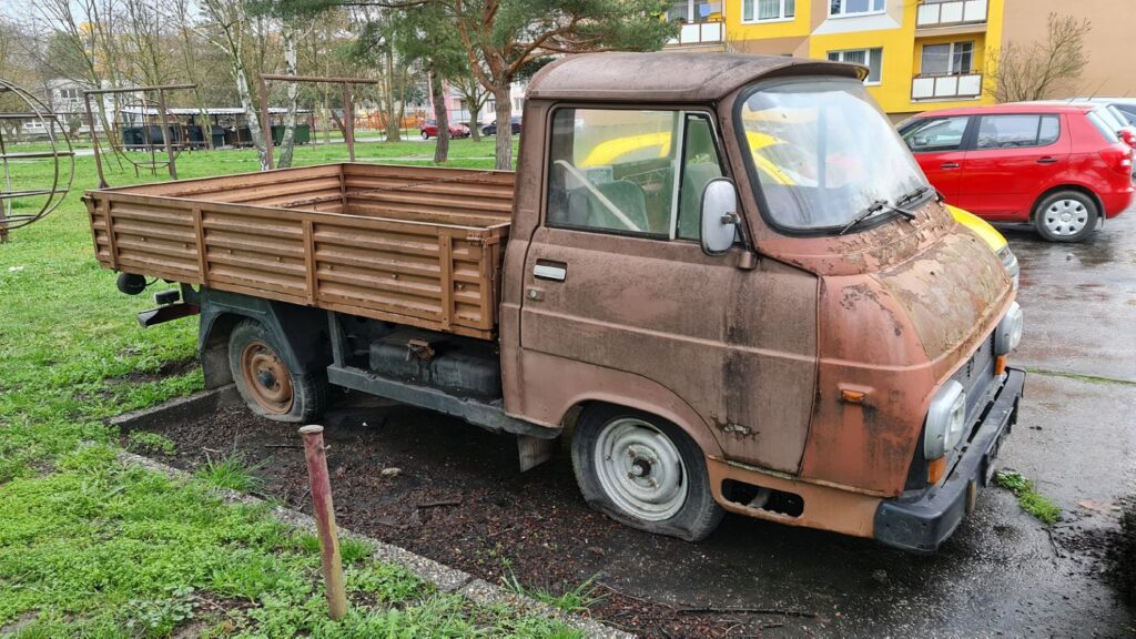Vrak Škoda 1203; mestská polícia