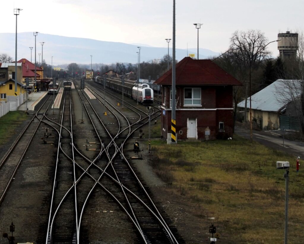 Železničná stanica Lučenec. Foto: Štefan Hronček; Rok v metropole juhu