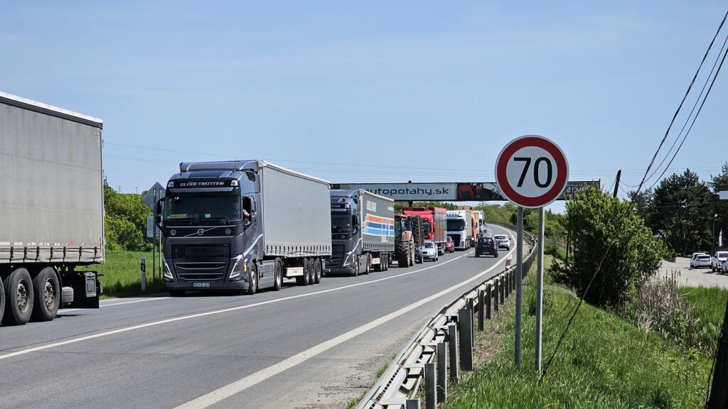 Kolóna na Košickej ceste