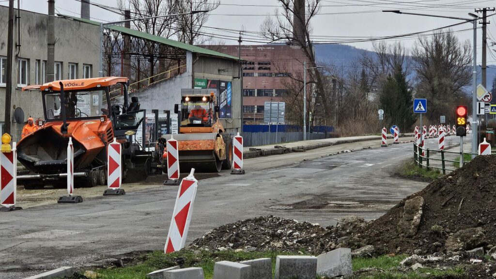 Cesta v Hnúšti a okolí bude hotová až v lete