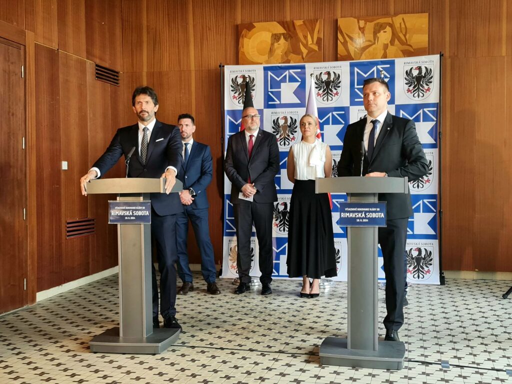 Brífing po výjazdovom rokovaní vlády v Rimavskej Sobote, kde Kaliňák a Taraba informovali o hydroelektrárni Ipeľ - Ďubákovo