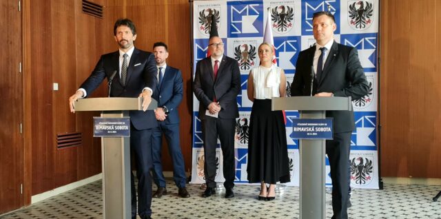 Brífing po výjazdovom rokovaní vlády v Rimavskej Sobote, kde Kaliňák a Taraba informovali o hydroelektrárni Ipeľ - Ďubákovo