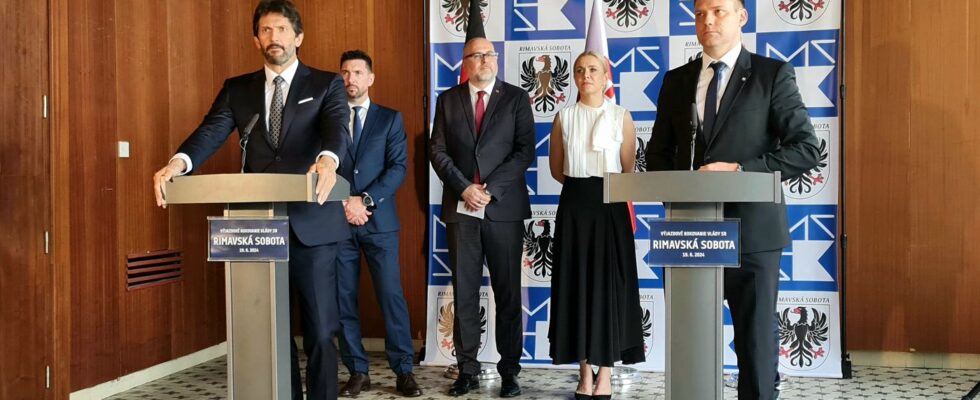 Brífing po výjazdovom rokovaní vlády v Rimavskej Sobote, kde Kaliňák a Taraba informovali o hydroelektrárni Ipeľ - Ďubákovo