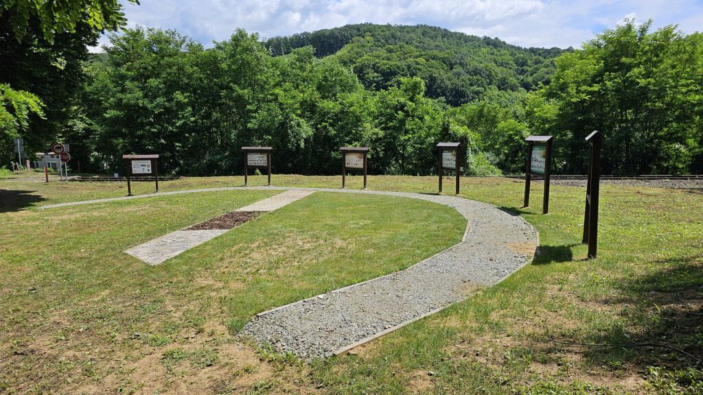 Informačné tabule náučného chodníka Kamenná izba