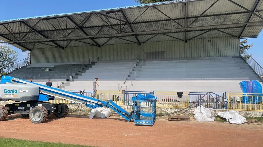 Rekonštruovaná tribúna FTC Fiľakovo
