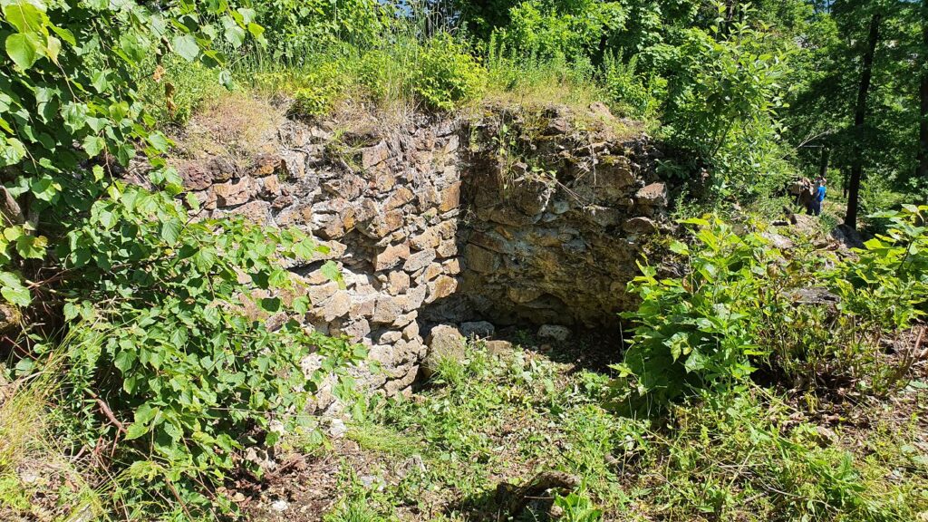 Časť pôvodných murív na Starom jelšavskom hrade