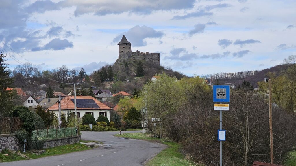 Hrad Šomoška pri pohľade z maďarskej strany