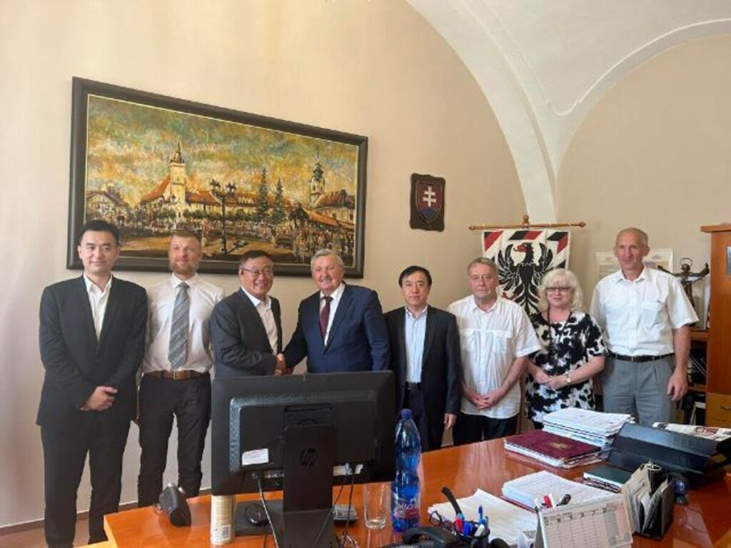 Jozef Šimko so zástupcami čínskeho investora v roku 2023; čínski investori