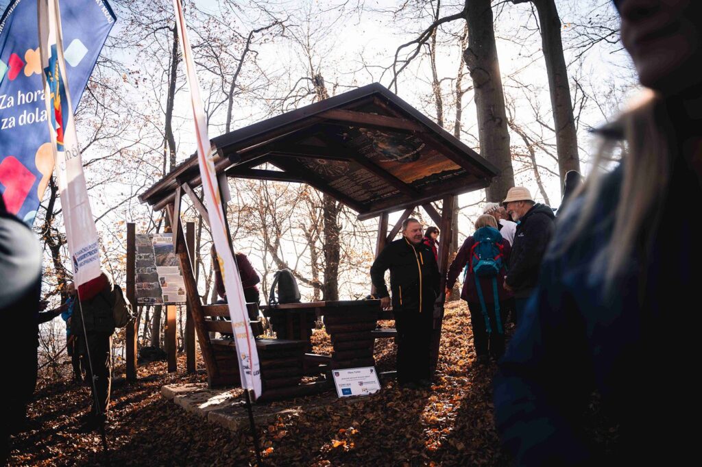 Prístrešok v lokalite Čertova skala. Foto: BBSK