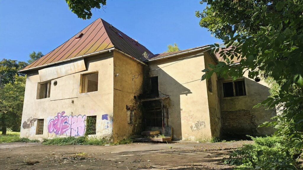 Bývalý kaštieľ rodiny Máriássy, najstaršia budova v Hnúšti