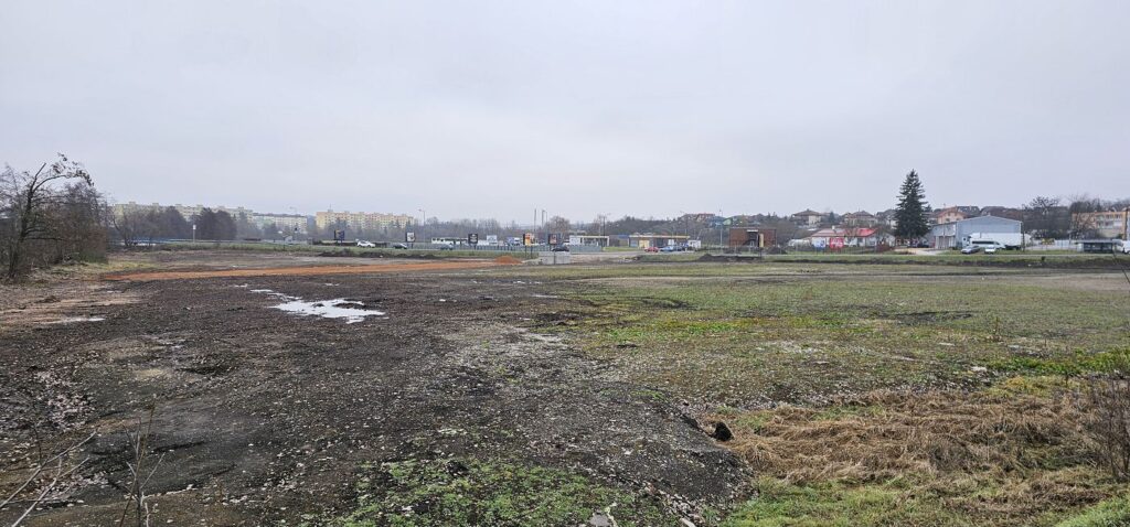 Celý pozemok, na ktorom vznikne obchodná zóna