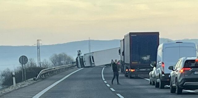 Nehoda kamión Tornaľa R2