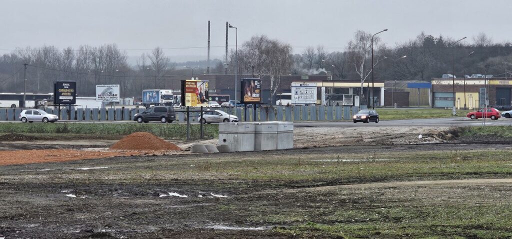 Práce, ktoré na pozemku priebiehajú teraz, nemajú súvislosť s McDonald's, ale s priemyselným parkom