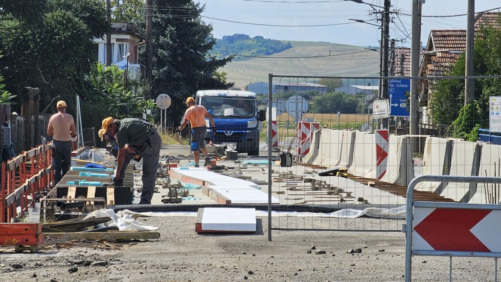Práce na moste, Tornaľa, rekonštrukcia, obnova, práce na ceste