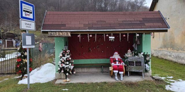 Unikátna autobusová zastávka Utekáč, Salajka