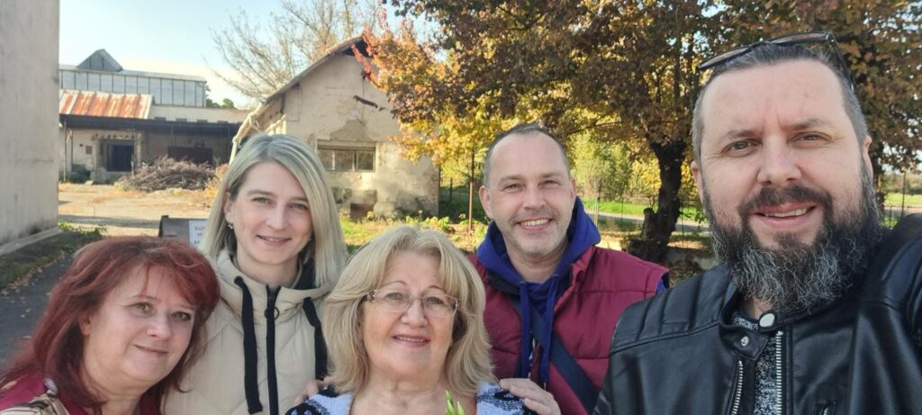 Zástupcovia regionálnych aj celoslovenských médií v okrese Veľký Krtíš - zľava Janka Kamenská, Klaudia Urdová, Ružena Hornáčeková, Marián Vladovič a grafik týždenníka Pokrok Peter Rakyta