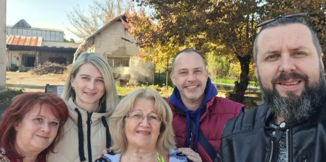 Zástupcovia regionálnych aj celoslovenských médií v okrese Veľký Krtíš - zľava Janka Kamenská, Klaudia Urdová, Ružena Hornáčeková, Marián Vladovič a grafik týždenníka Pokrok Peter Rakyta