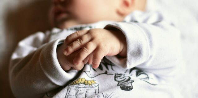 Prvonarodené dieťa, pôrodnica, pôrod, bábätko, novorodeniatko