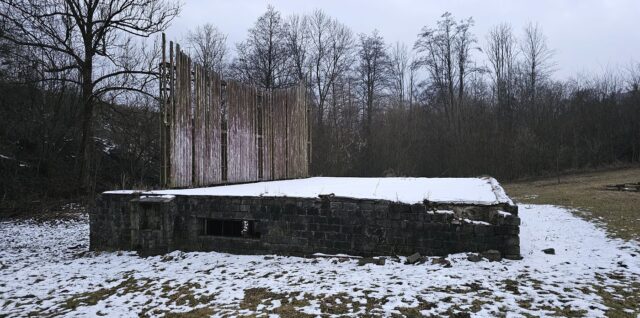 Drevené pódium v areáli Šťavica