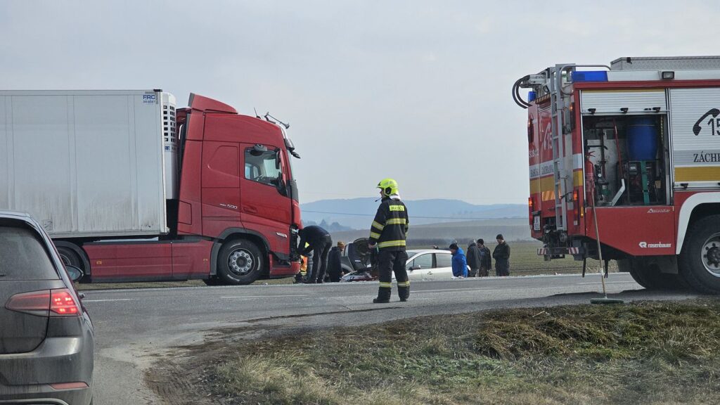 Nehoda Včelince, hasiči