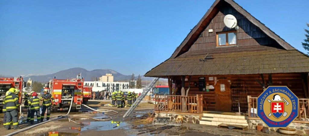 Požiar koliba Banská Bystrica, hasiči