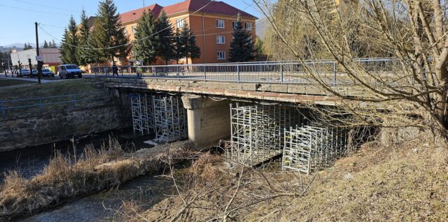 Hnúšťa - podoprený most