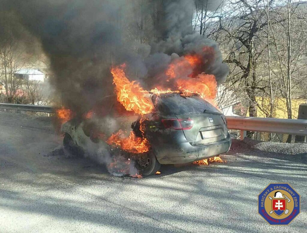 Požiar auta Muránska Huta