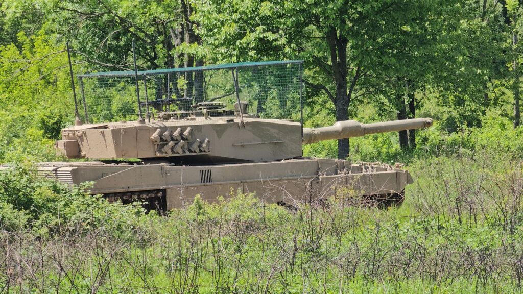 Tank na cvičisku v Lešti počas cvičenia Slovenský štít 2025