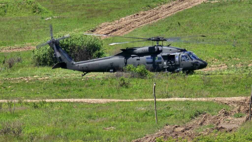 Vrtuľník Black Hawk počas cvičenia Slovenský štít 2025