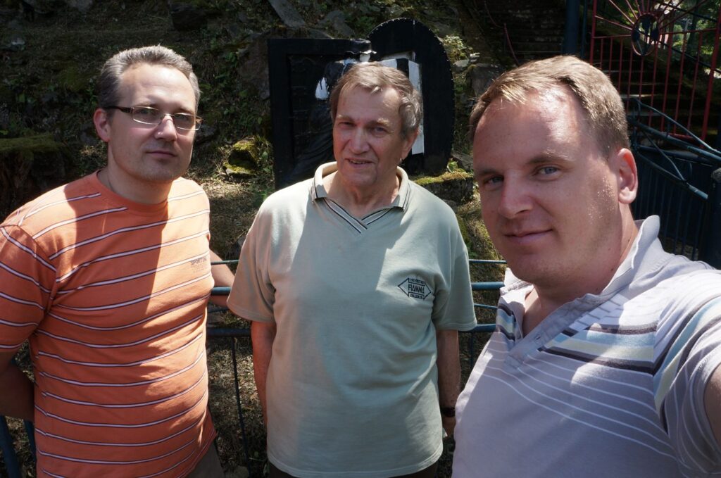 Martn Sekréneš (v strede) s členmi OZ Skryté Poklady Slovenska