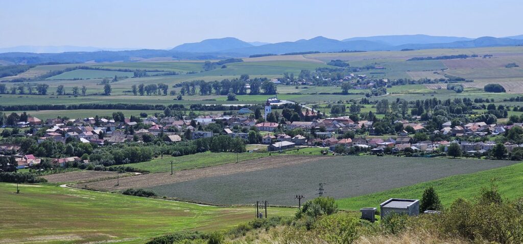 Rimavské Janovce pri pohľade z vŕšku Tuba
