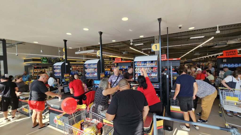 Biedronka Revúca - pokladne