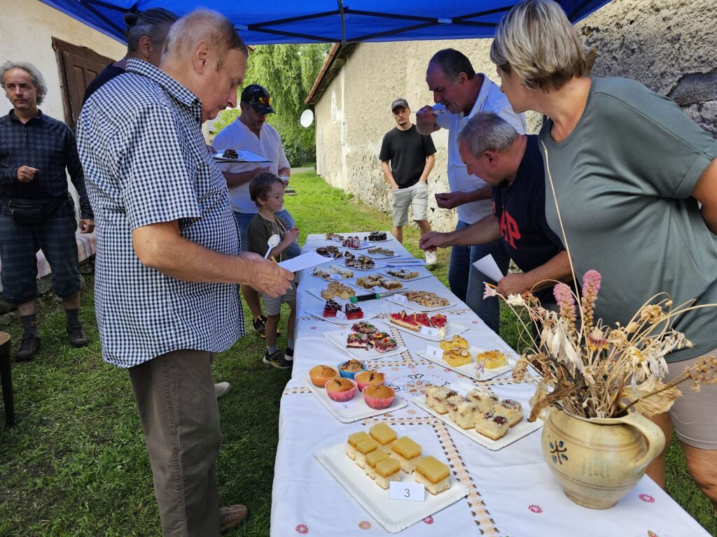 Súťaž o najlepší ovocný koláč v rámci podujatia Rozlúčka s letom v dedine Polichno