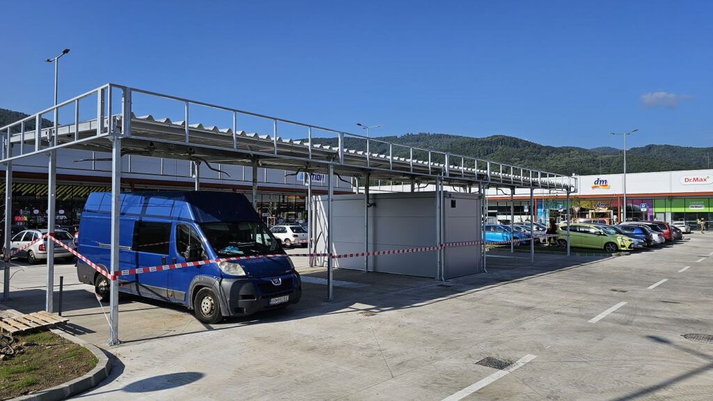 Zatiaľ nedokončená umyváreň áut